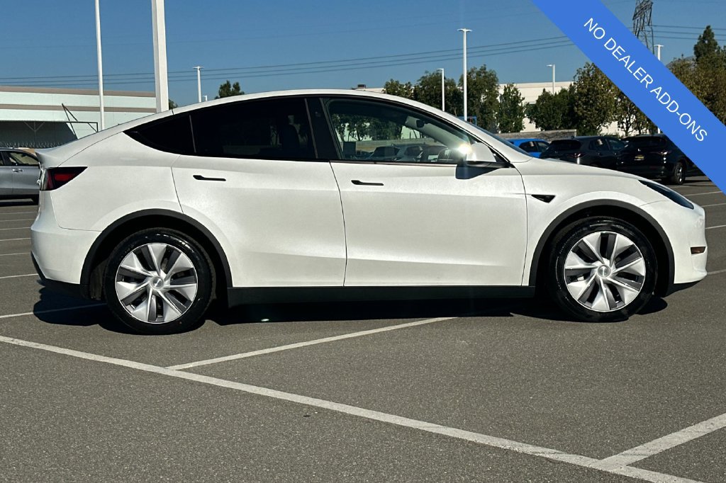 Used 2024 Tesla Model Y Long Range AWD/4WD image 3