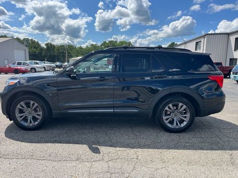 Used 2022 Ford Explorer XLT w/ XLT Sport Appearance Package AWD/4WD image 6