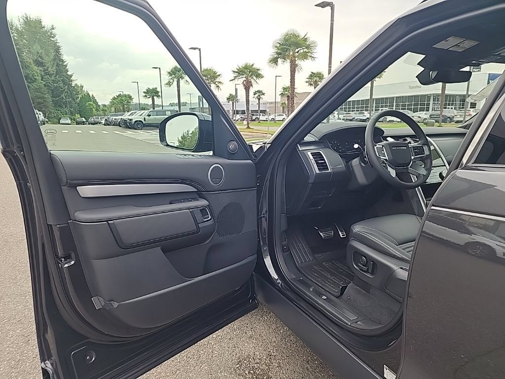 New 2026 Land Rover Discovery Limited Edition AWD/4WD image 9
