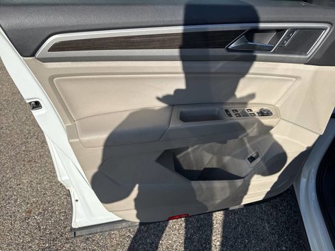 Used 2018 Volkswagen Atlas SEL AWD/4WD image 9