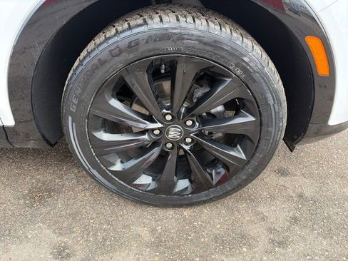 Used 2024 Buick Envista Sport Touring w/ Experience Buick Package image 14