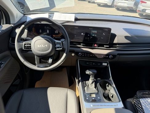 Certified 2025 Kia Carnival EX image 2