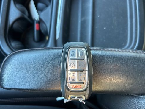 Used 2020 Chrysler Pacifica Touring-L image 26