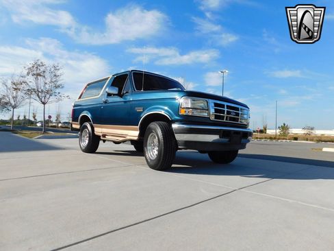 Used 1995 Ford Bronco XLT image 3