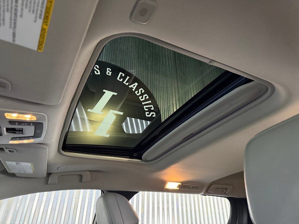 Used 2025 Toyota Sienna XLE FWD image 16