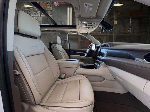 Used 2021 GMC Yukon XL Denali w/ Denali Ultimate Package image 15