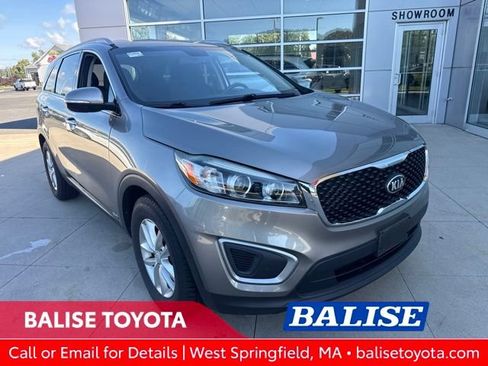 Used 2017 Kia Sorento AWD w/ LX Convenience Package image 1