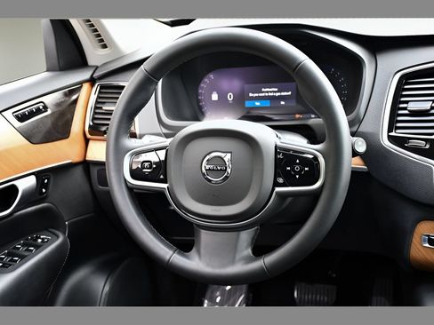 Used 2024 Volvo XC90 B6 Plus w/ Protection Package Premier AWD/4WD image 18