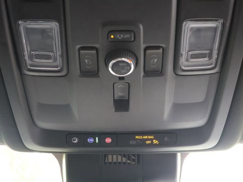 Used 2025 GMC Yukon Denali AWD/4WD image 24