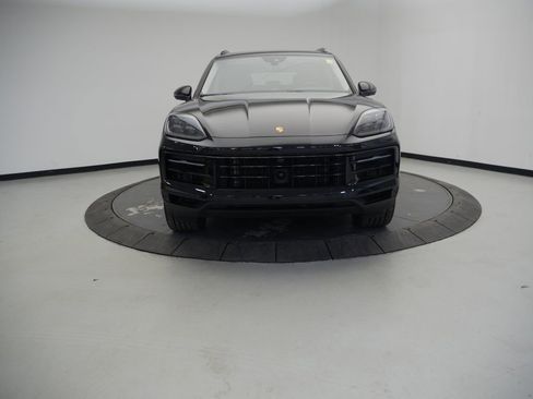 Certified 2024 Porsche Cayenne image 10