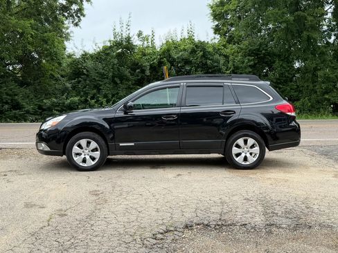 Used 2011 Subaru Outback 2.5i Limited AWD/4WD image 4