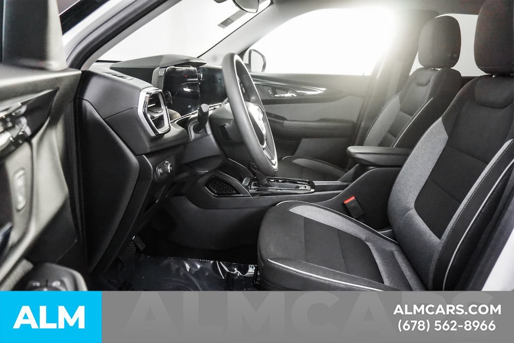 Used 2025 Chevrolet TrailBlazer LT FWD image 16