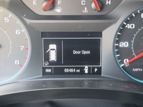 Used 2023 Chevrolet Traverse LT FWD image 35