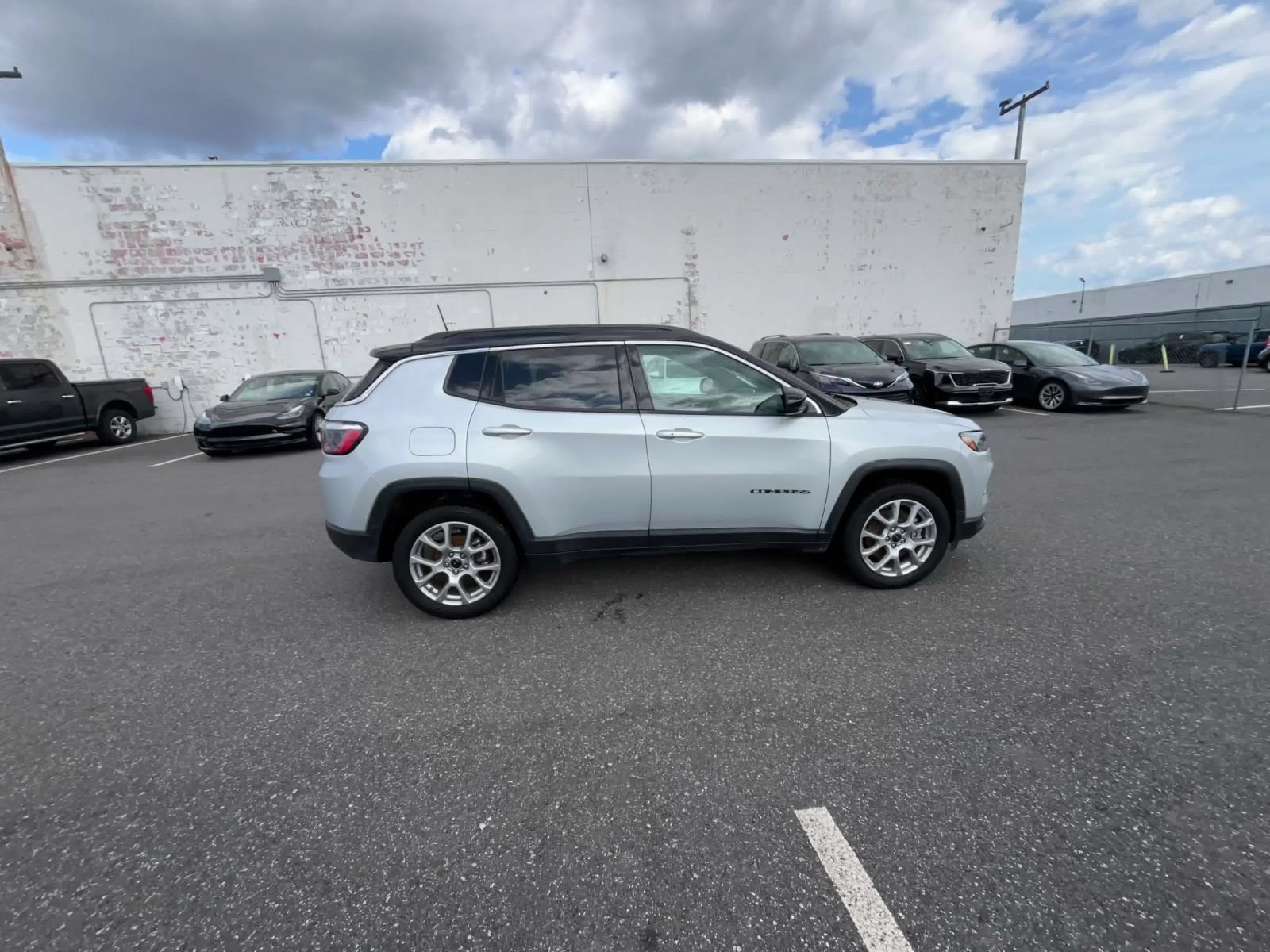 Used 2025 Jeep Compass Limited AWD/4WD image 15