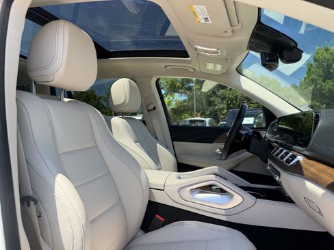 Certified 2025 Mercedes-Benz GLS 450 4MATIC image 31