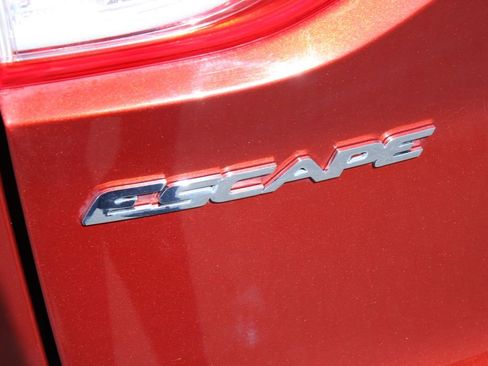 Used 2014 Ford Escape Titanium w/ Equipment Group 401A AWD/4WD image 10