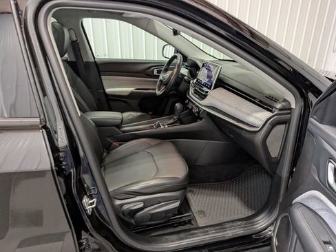 Used 2022 Jeep Compass Latitude w/ Sun and Sound Group AWD/4WD image 29