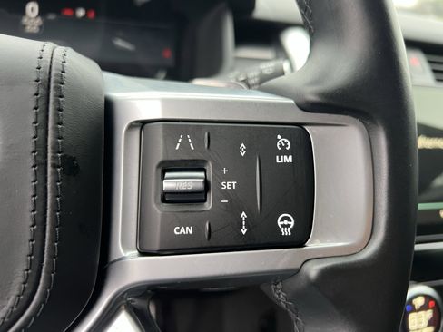 Certified 2024 Land Rover Discovery Metropolitan Edition image 24