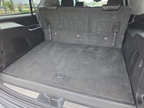 Used 2019 Chevrolet Suburban LT RWD image 32