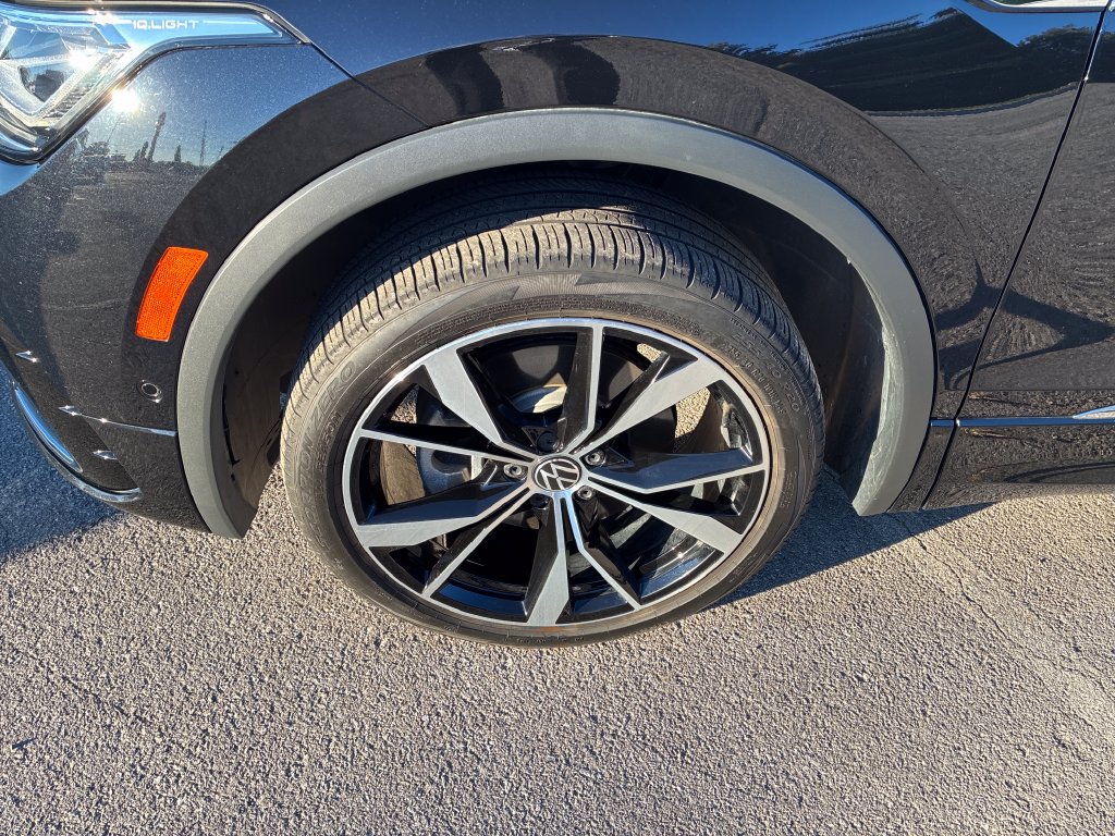 Used 2023 Volkswagen Tiguan SEL R-Line AWD/4WD image 10