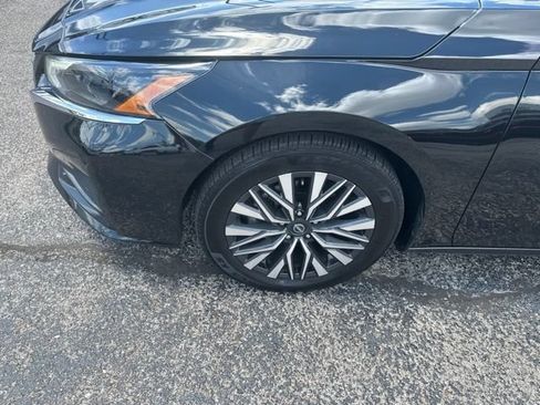 Used 2024 Nissan Altima 2.5 SV FWD image 10