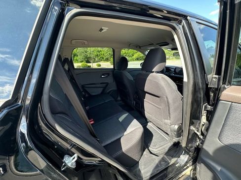 Used 2022 Nissan Rogue SV FWD image 17