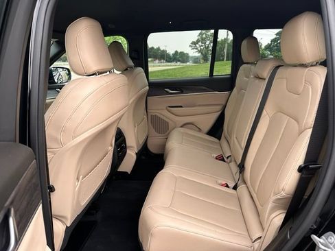 Used 2023 Jeep Grand Cherokee Limited AWD/4WD image 19