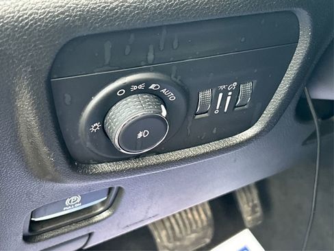 Used 2022 Jeep Grand Cherokee L Limited image 38