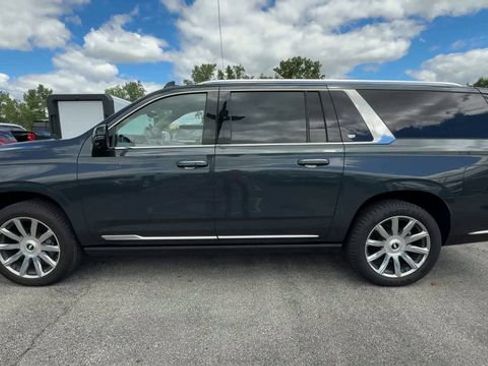 Used 2022 Cadillac Escalade ESV Premium Luxury Platinum AWD/4WD image 5