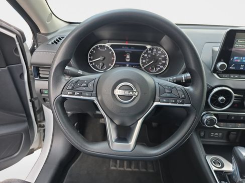Used 2024 Nissan Sentra SV FWD image 11