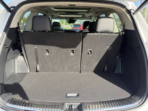 Used 2025 Kia Telluride SX w/ SX Captain's Chair Package FWD image 16