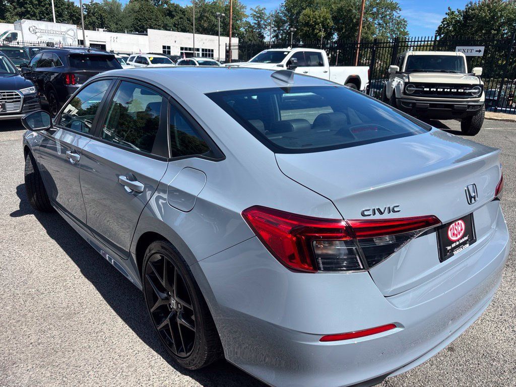 Used 2024 Honda Civic Sport image 4