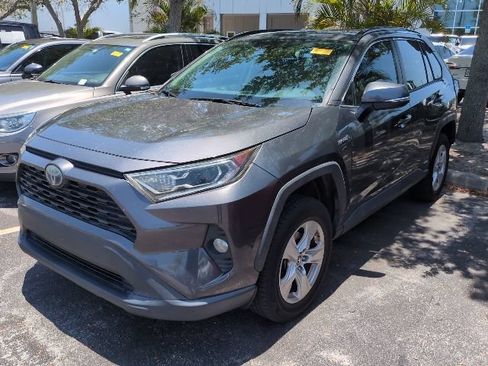 Used 2019 Toyota RAV4 XLE AWD/4WD image 5
