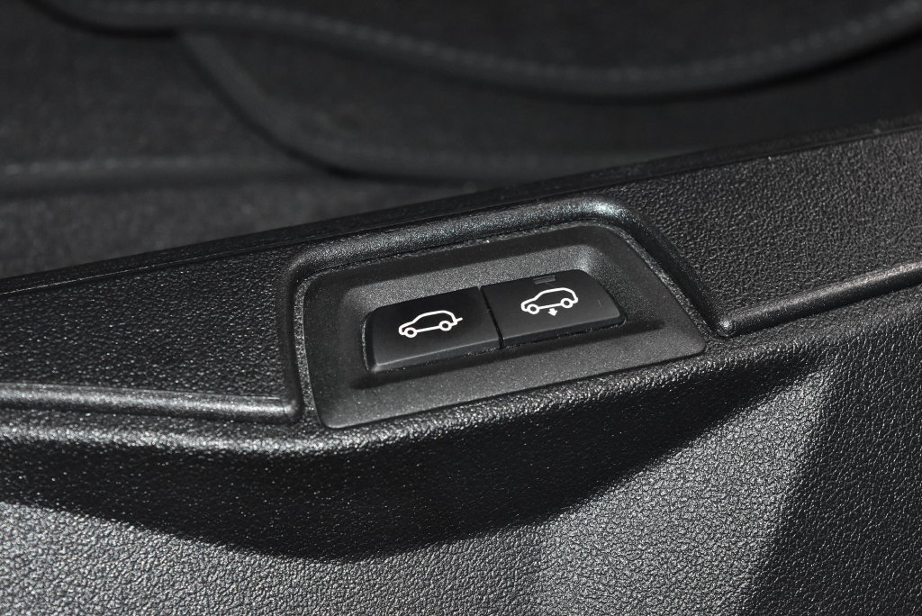 Used 2025 BMW X7 M60i AWD/4WD image 33