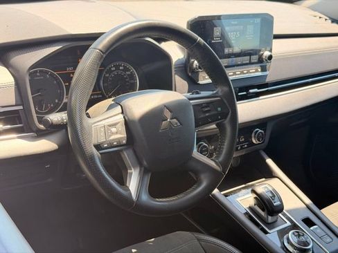 Used 2024 Mitsubishi Outlander SE FWD image 19