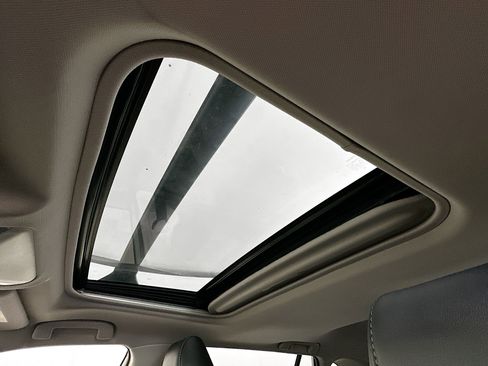 Used 2022 Toyota RAV4 XLE Premium image 26