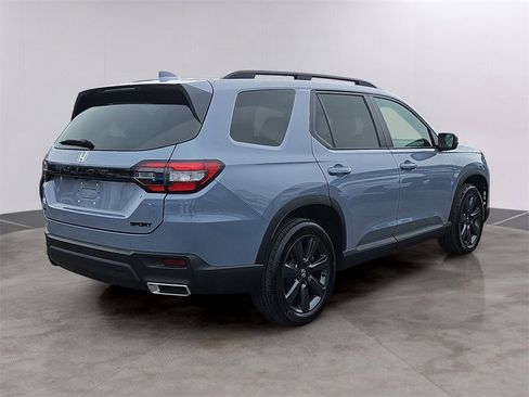 Used 2025 Honda Pilot Sport image 4
