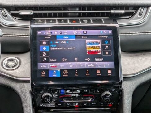 Used 2023 Jeep Grand Cherokee L Limited w/ Luxury Tech Group II AWD/4WD image 21