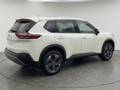 Used 2025 Nissan Rogue SV image 9