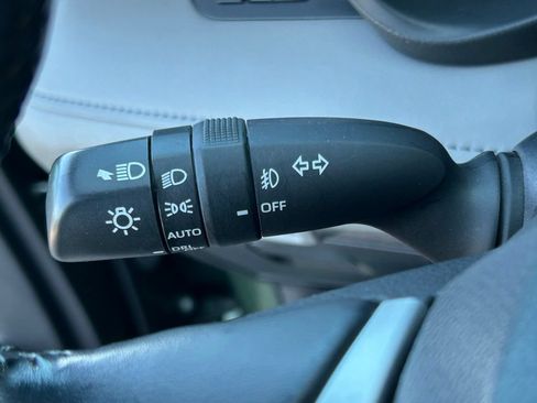 Used 2023 Toyota Highlander XLE FWD image 24