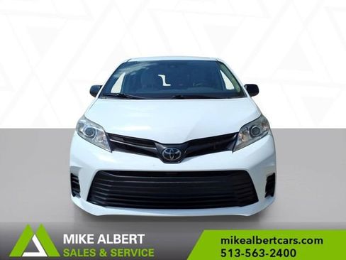 Used 2020 Toyota Sienna L FWD image 2
