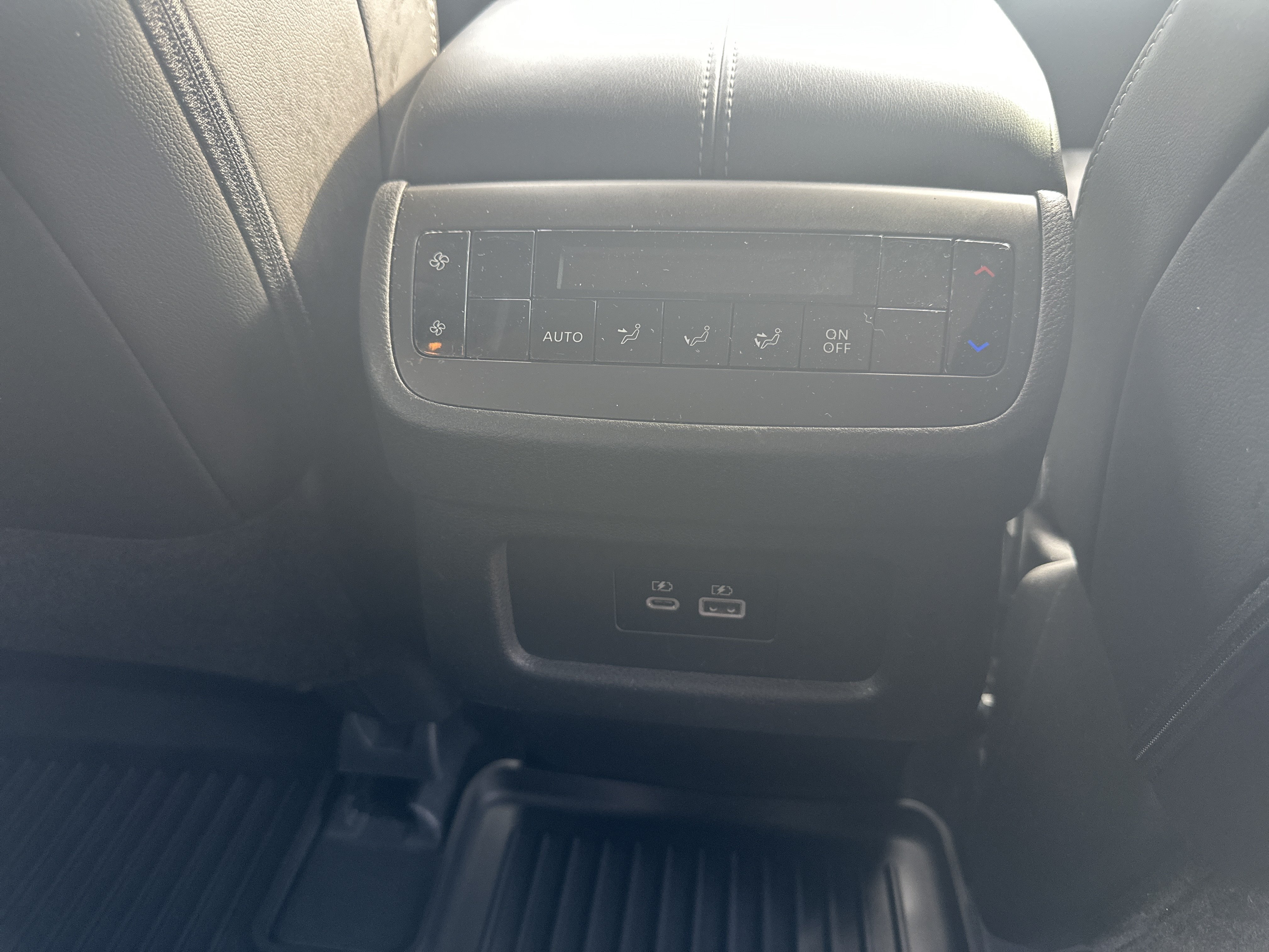 Certified 2024 Nissan Pathfinder SL w/ Black Appearance Package FWD image 21