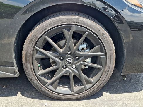 Used 2025 Nissan Sentra SR w/ Midnight Edition FWD image 8