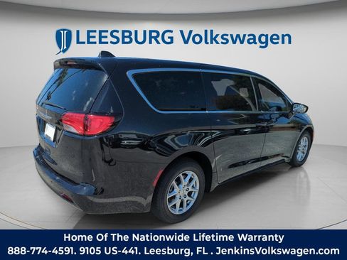 Used 2024 Chrysler Voyager LX FWD image 6