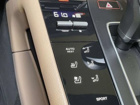 Certified 2026 Porsche Macan AWD/4WD image 32