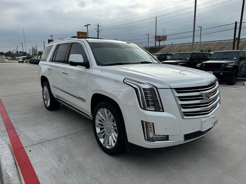 Used 2019 Cadillac Escalade Platinum image 1