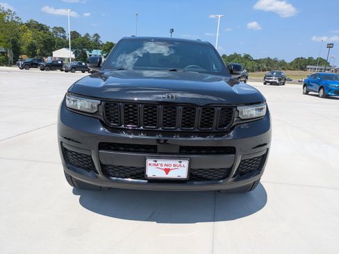 Used 2024 Jeep Grand Cherokee L Laredo AWD/4WD image 2