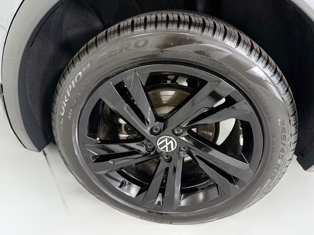 Used 2023 Volkswagen Tiguan SE R-Line FWD image 30