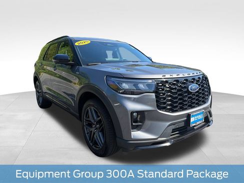 Used 2025 Ford Explorer ST-Line w/ ST-Line Street Pack AWD/4WD image 10