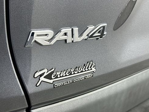 Used 2020 Toyota RAV4 XLE Premium AWD/4WD image 27